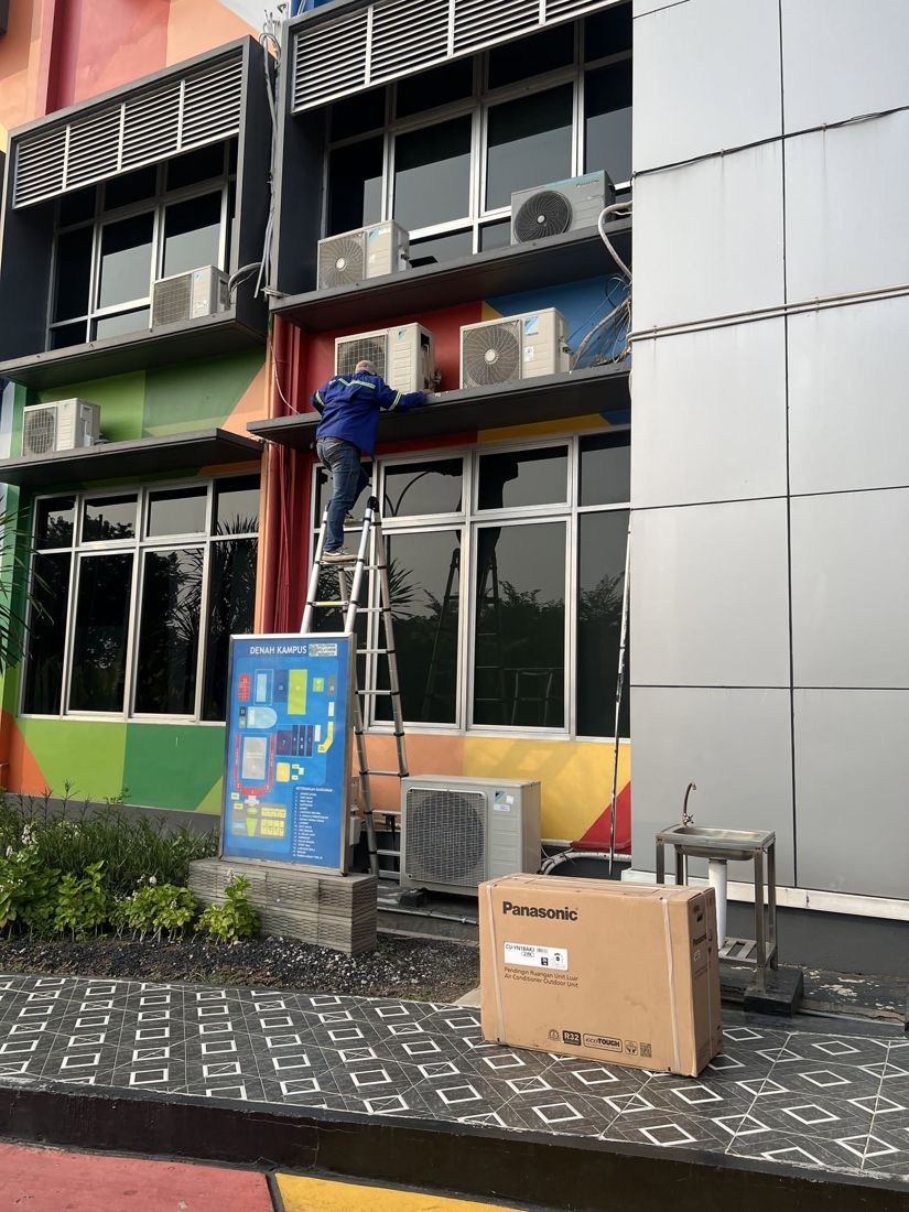 Pengadaan dan pemasangan 50 unit AC · Politeknik Pelayaran Surabaya