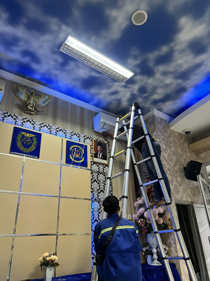 Pemasangan AC di Politeknik Pelayaran Surabaya